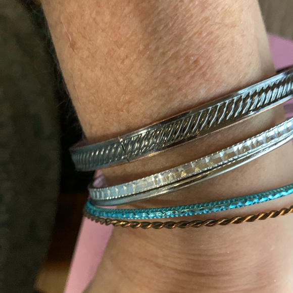 Five bracelets - Picture 4 of 6